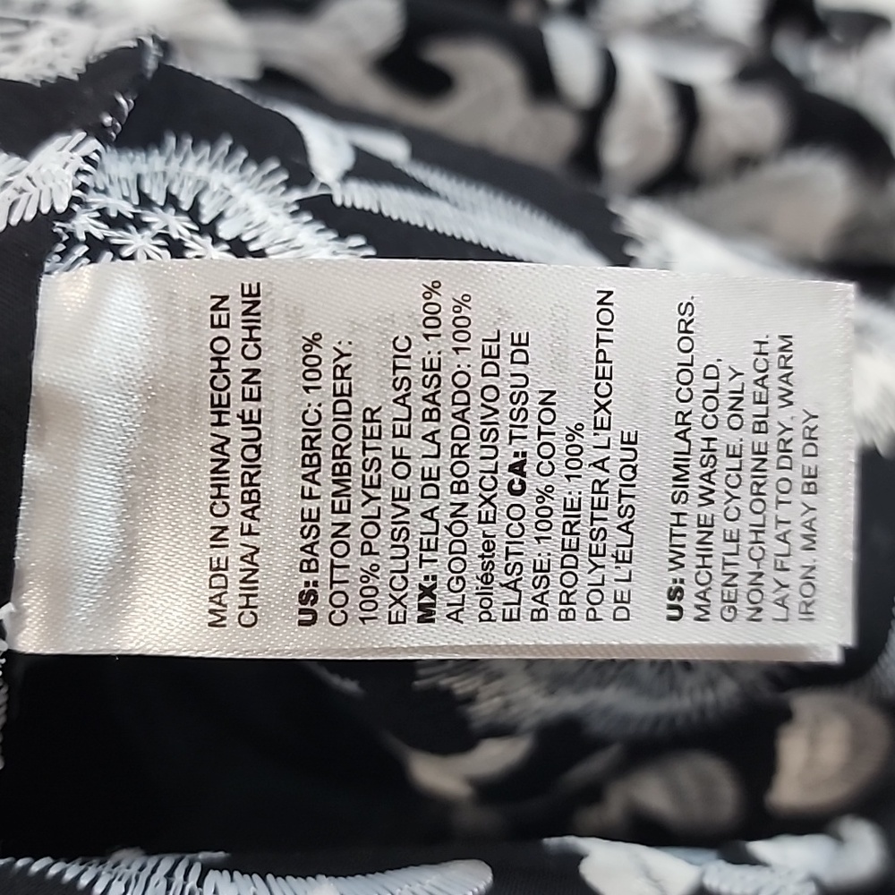 Chicos 3D embroidered Poplin shirt size M/12 - Picture 4 of 7